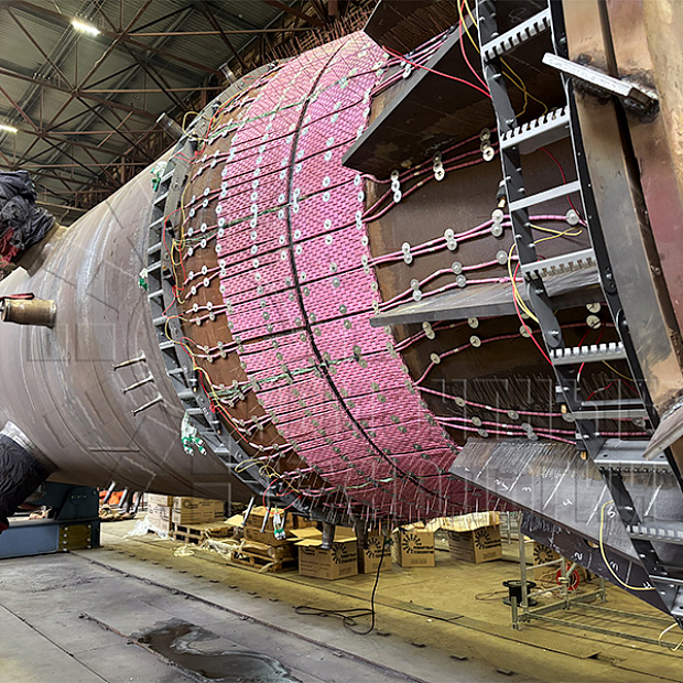 Carrying out heat treatment of the welds of the device